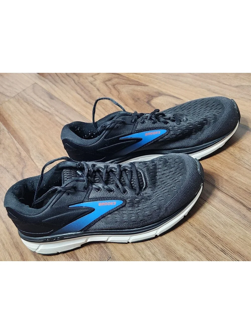 Brooks Mens Dyad 11 Shoes sz. 9.5